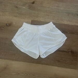 White 2.5 lululemon shorts